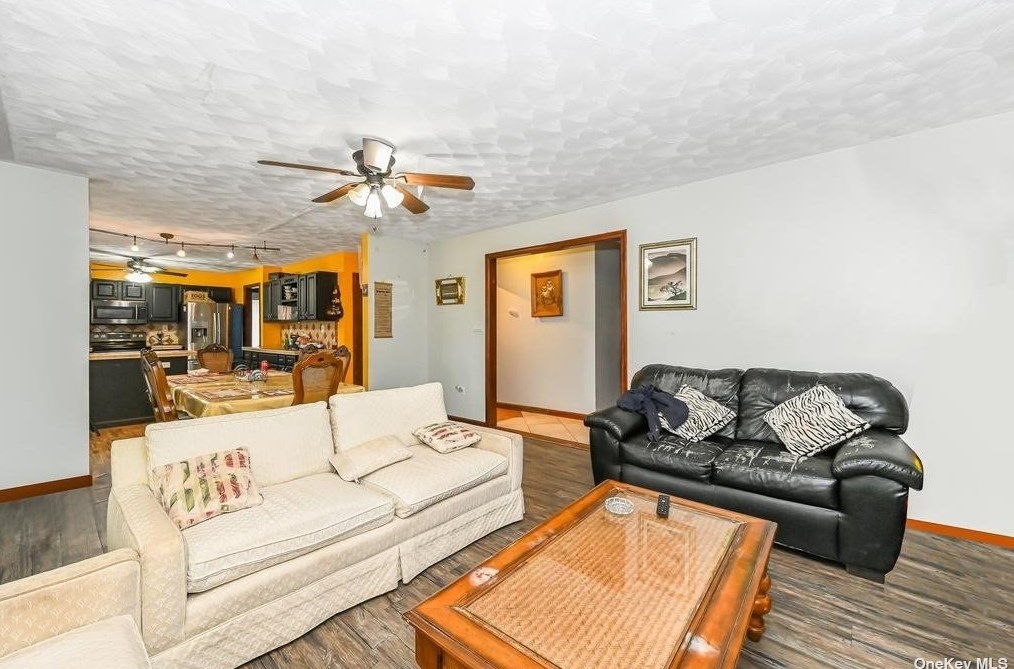 528 Rowlinson Dr, Smith Point NY 11967-1217 exterior