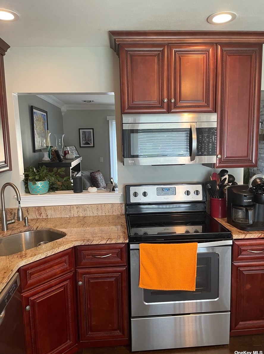 171 Melanie Way, Commack, NY 11725-4649