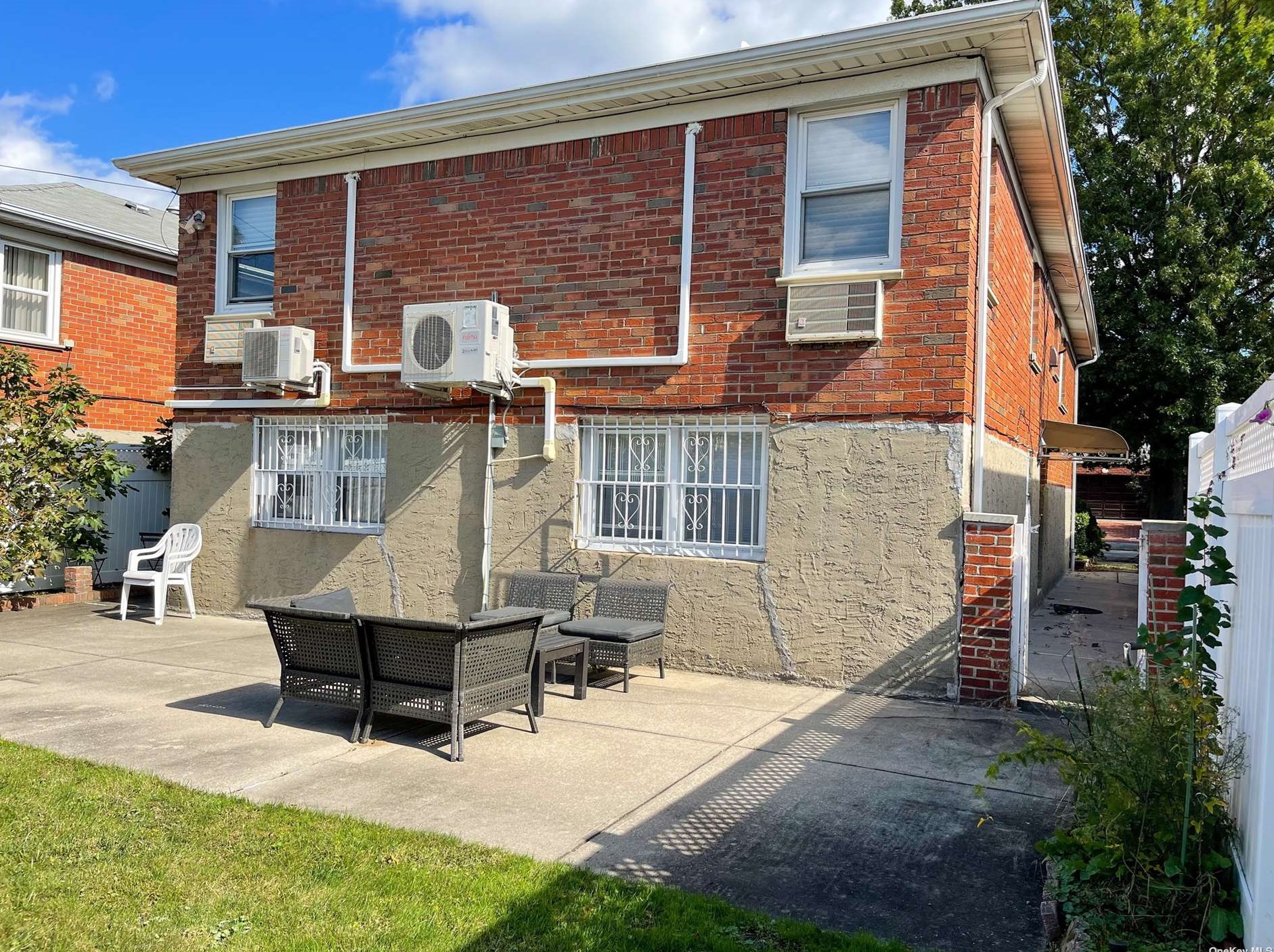 56-32 210th St, Flushing, NY 11364-2447