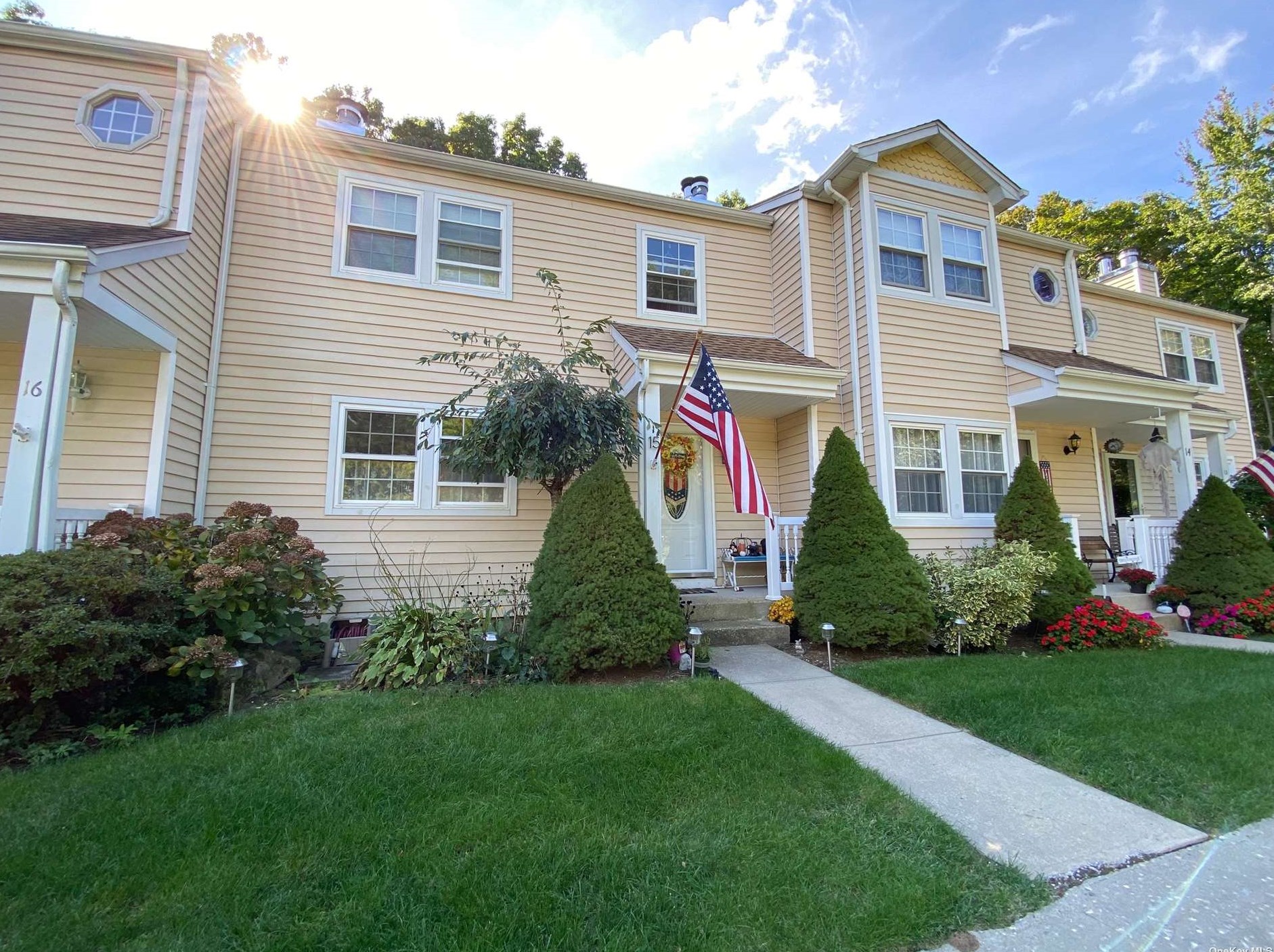15 Chase Cmns, Yaphank, NY 11980-2005