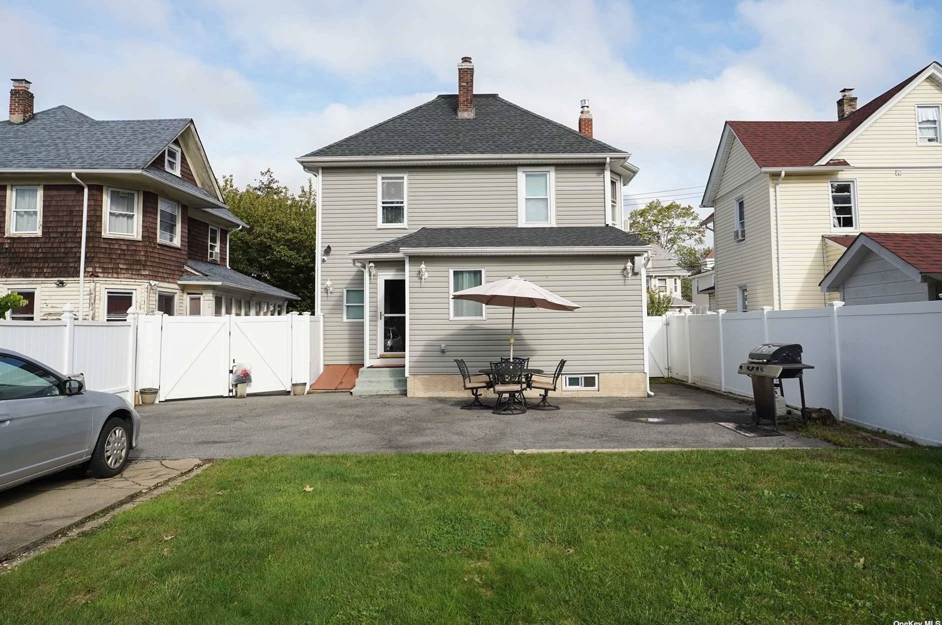60 Gladys Ave, Hempstead, NY 11550-5026