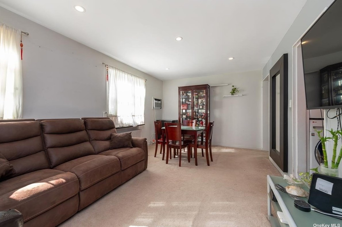 222-19 69th Ave, Flushing, NY 11364-5038