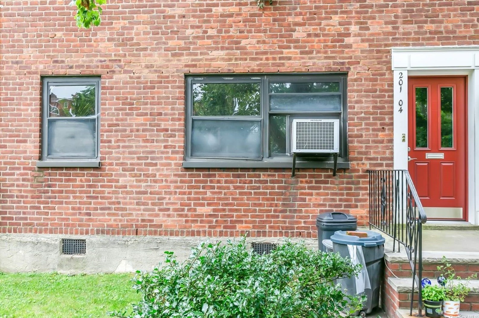 201-04 19th Ave, Flushing, NY 11360-3030