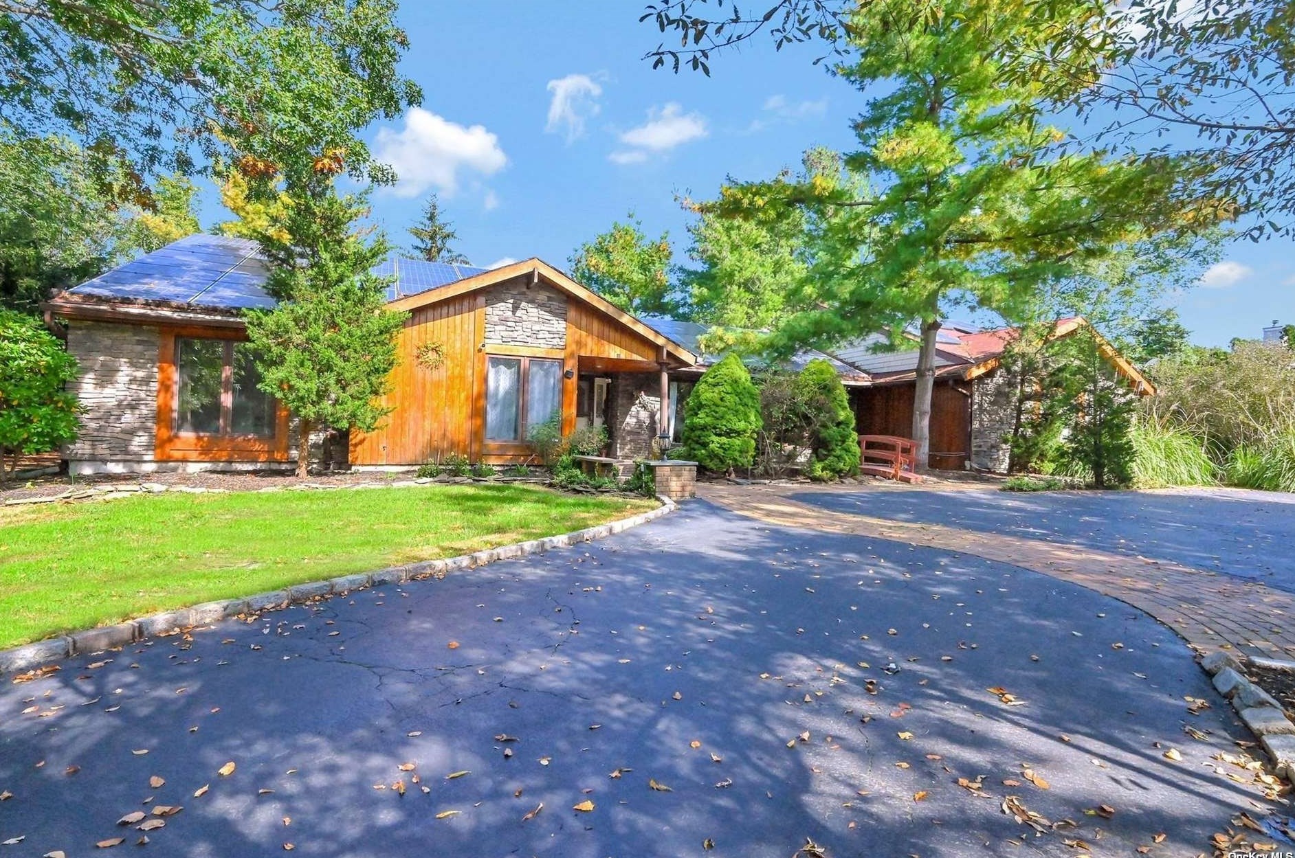 12 Brasswood Rd, Head Of The Harbor, NY 11780-3410