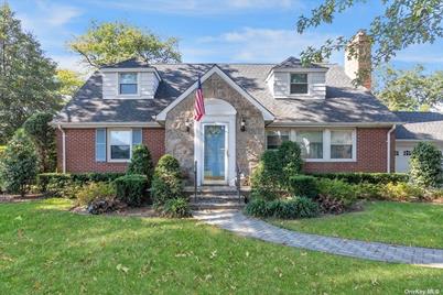 106 Lincoln Street - Photo 1