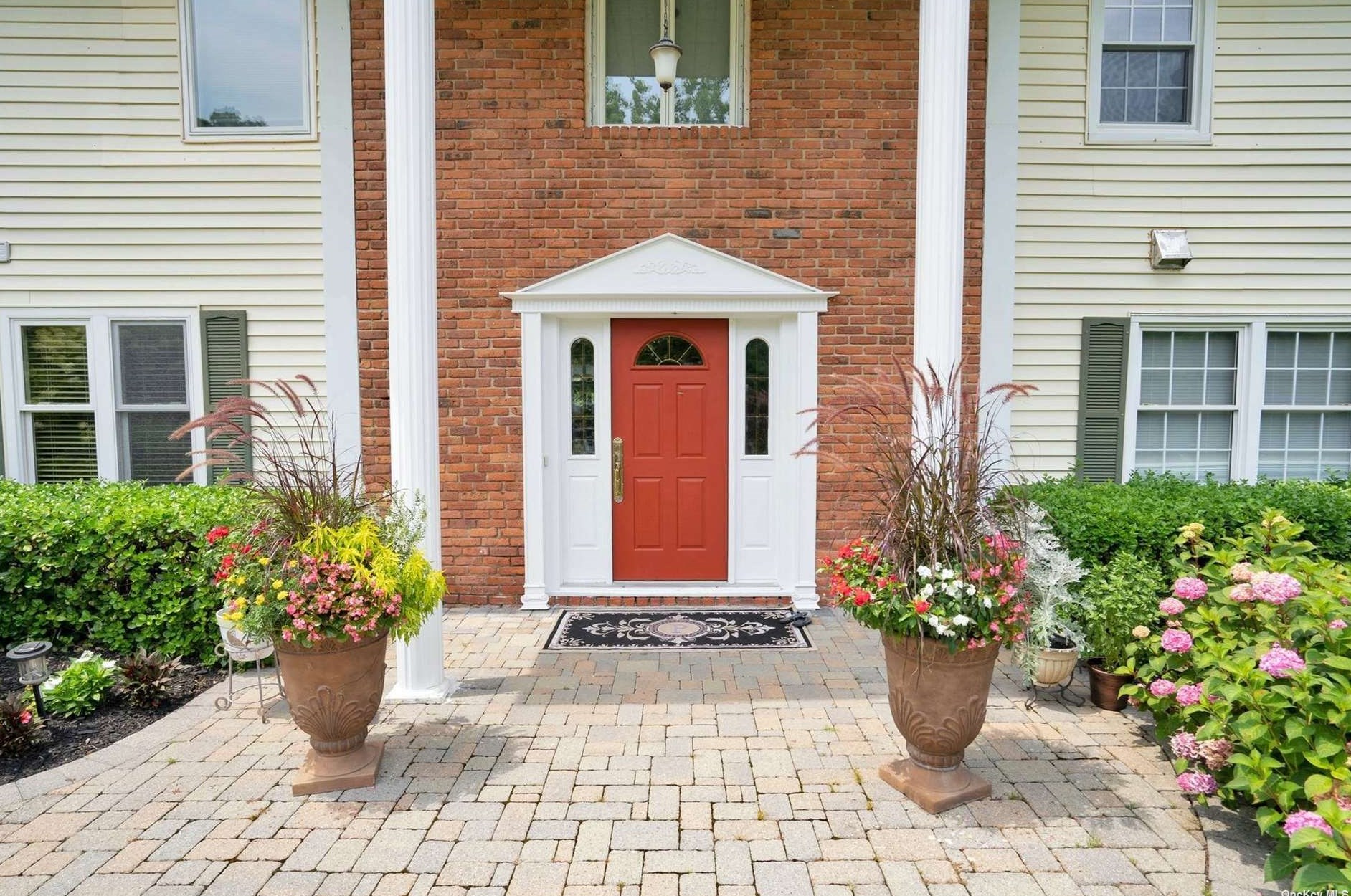 9 Mclane Dr, Huntington Station, NY 11746-5508