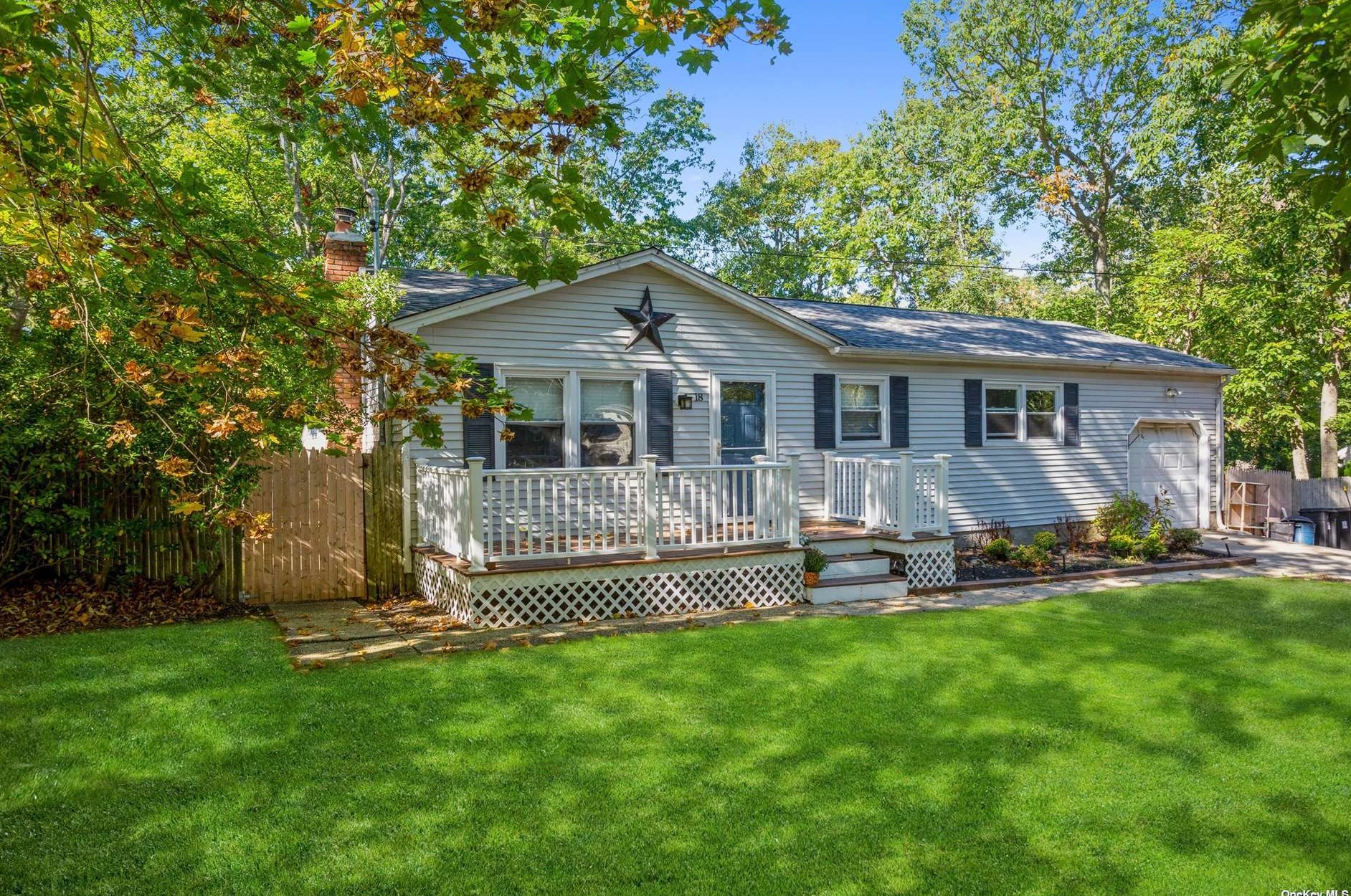 18 Zenith Rd, Rocky Point, NY 11778-8843