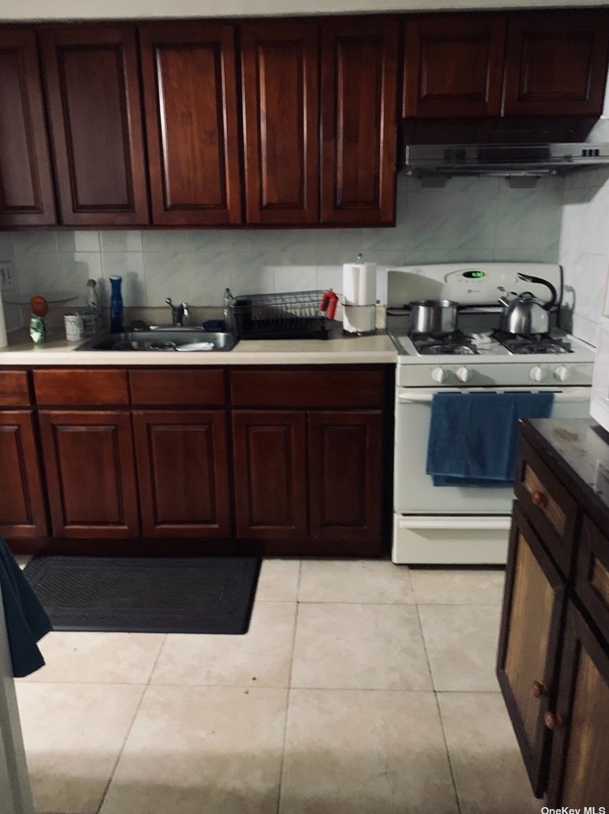 53-19 97th St, Flushing, NY 11368-1215