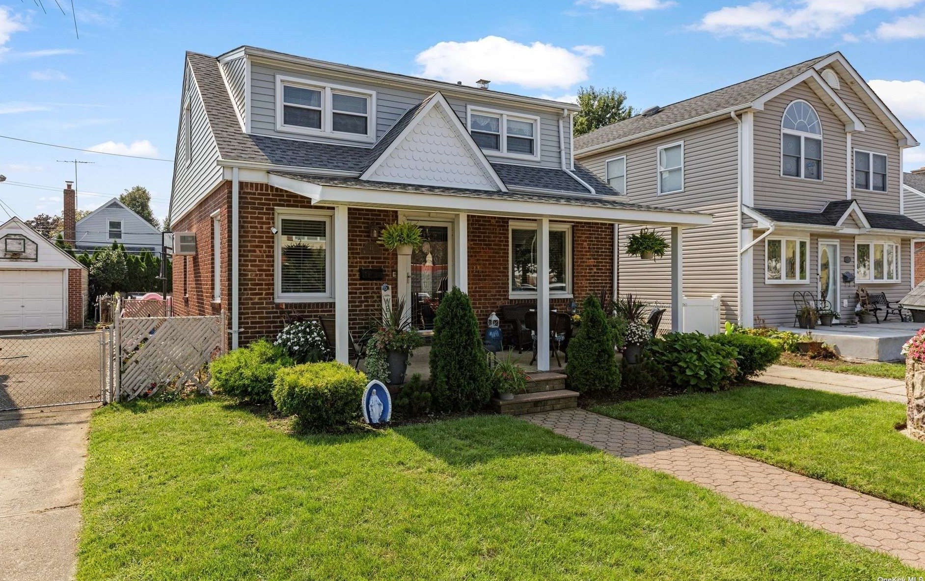 77 Wilton St, New Hyde Park, NY 11040