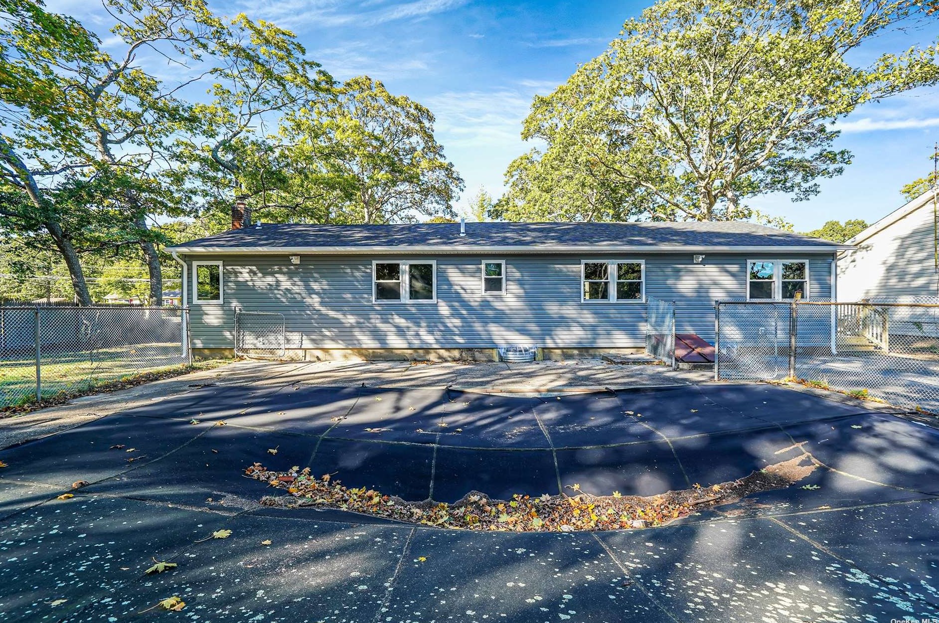 44 Lincoln Ave, Old Mastic, NY 11951-1621