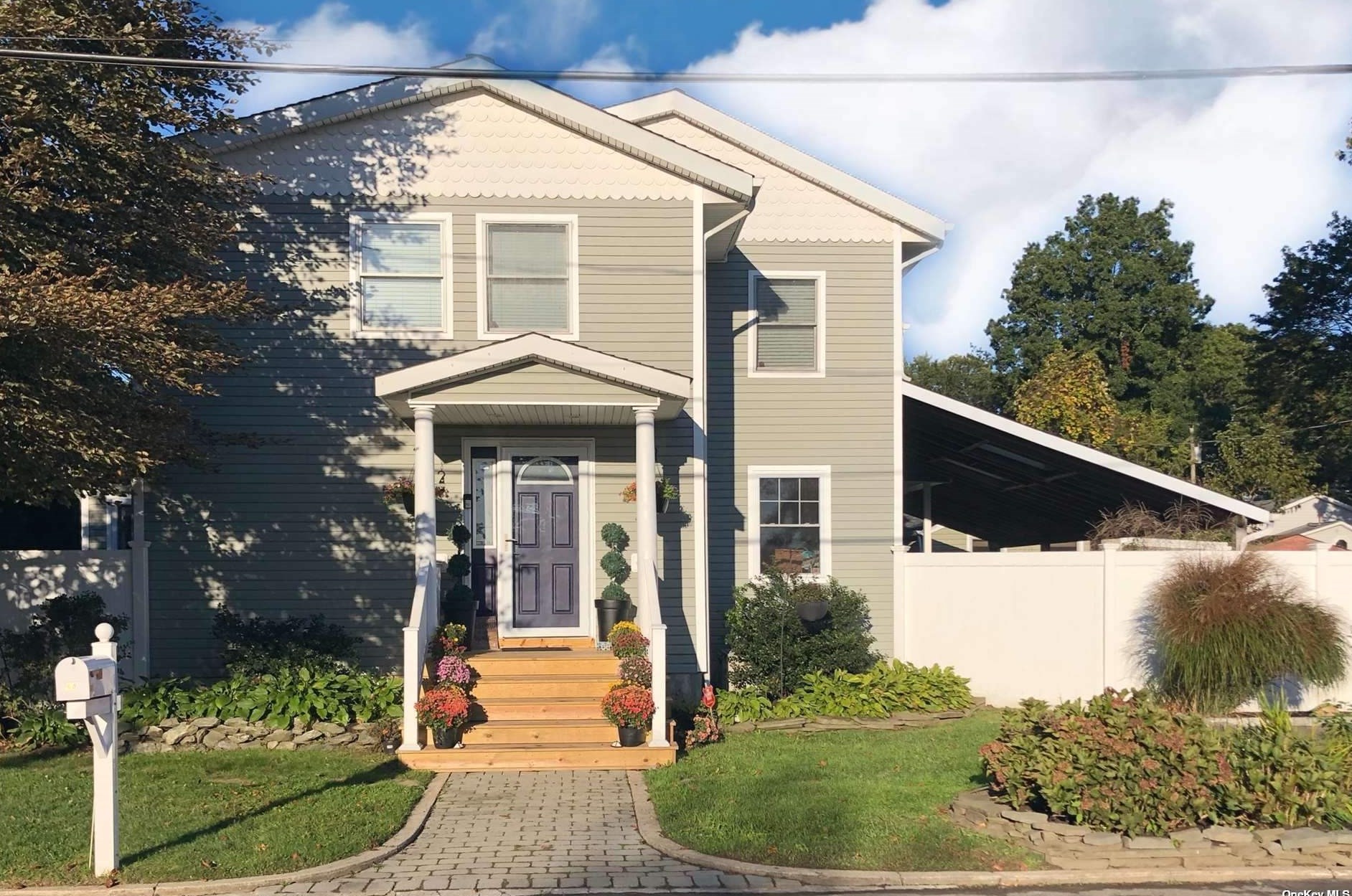 68 Lake Shore Dr, Hauppauge, NY 11779-3156