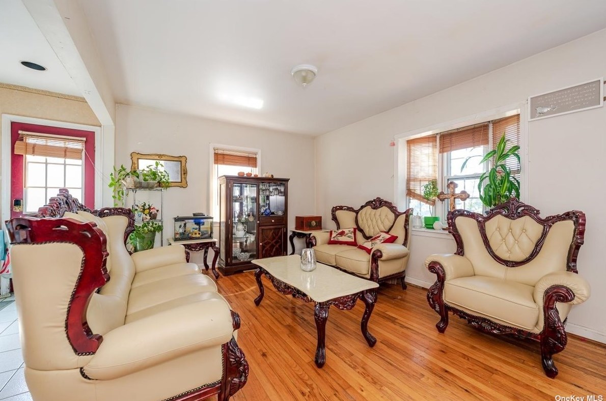 2823 1st Pl, North Baldwin, NY 11510-4029