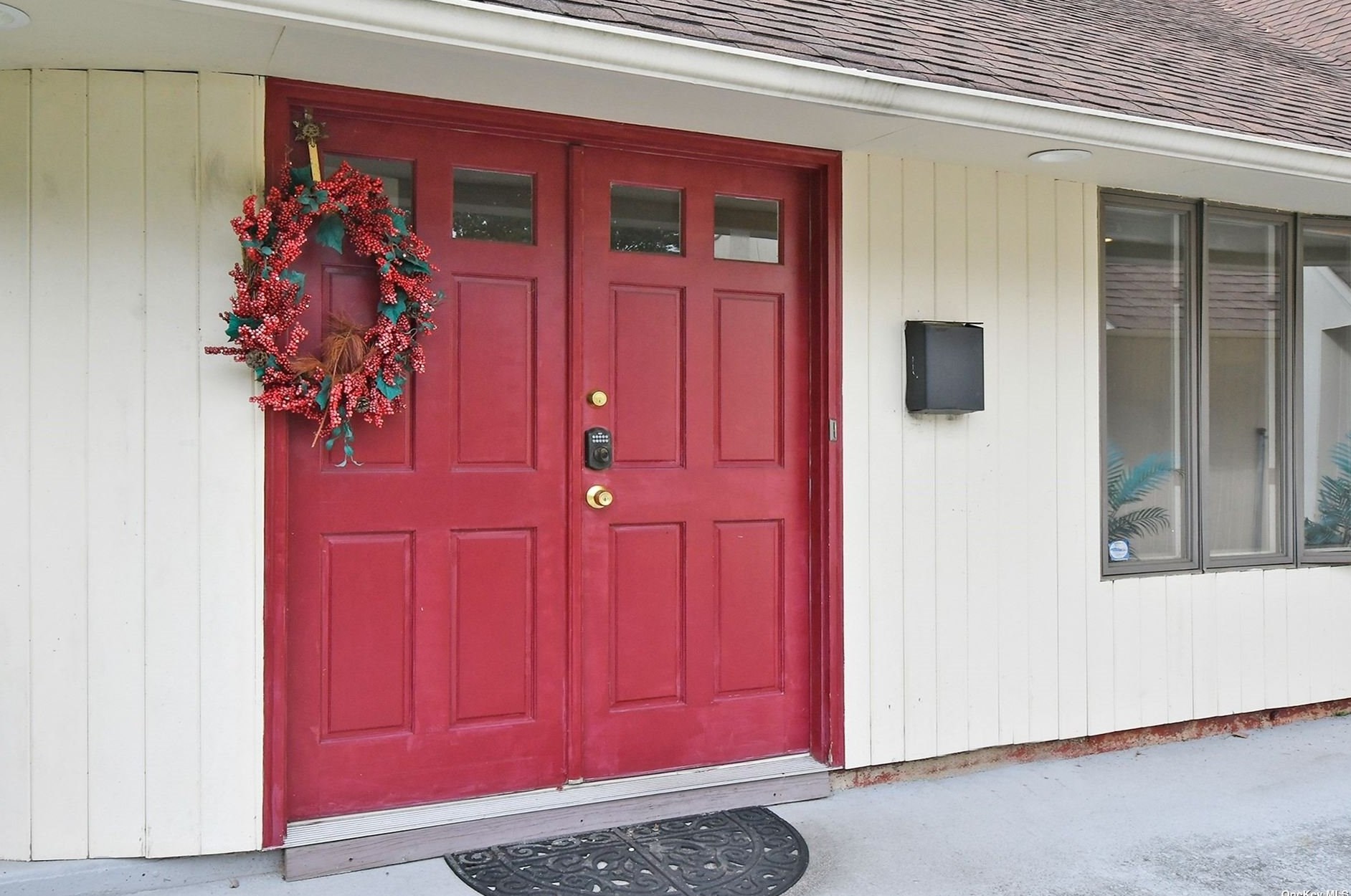 119 Harrow Ln, North Hills, NY 11030-3535