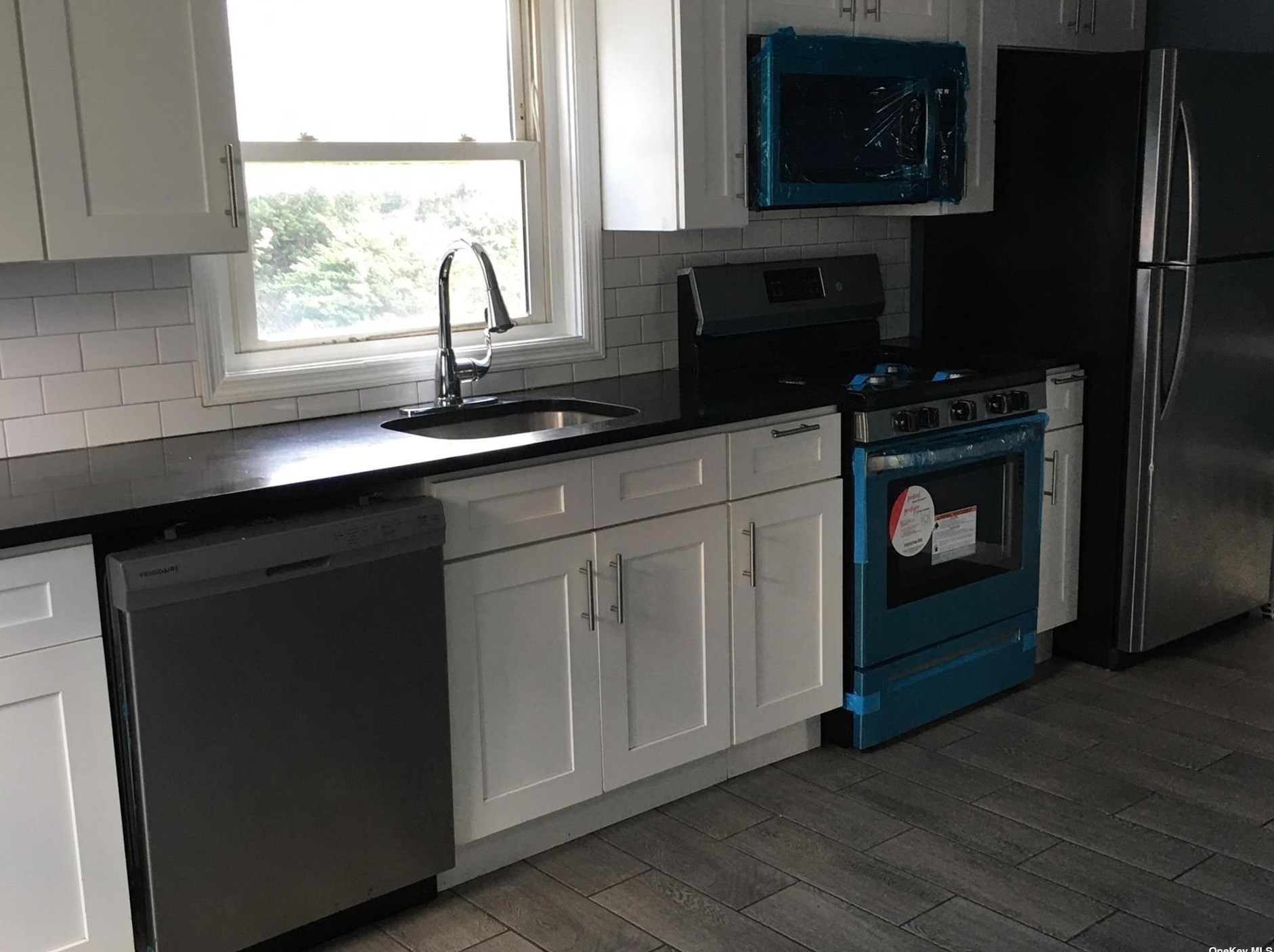 305 Hawthorne Ave, Hempstead, NY 11553-1501