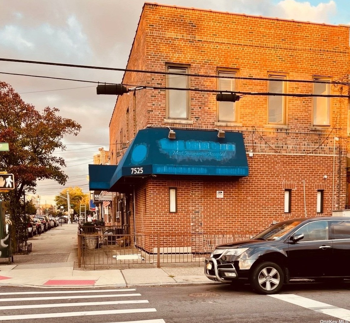 7523 15th Ave, Brooklyn, NY 11228-2501