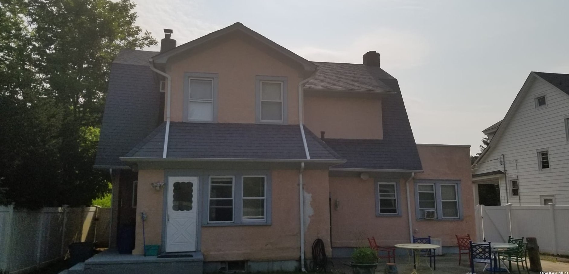 240 Locust Ave, Freeport, NY 11520-4816