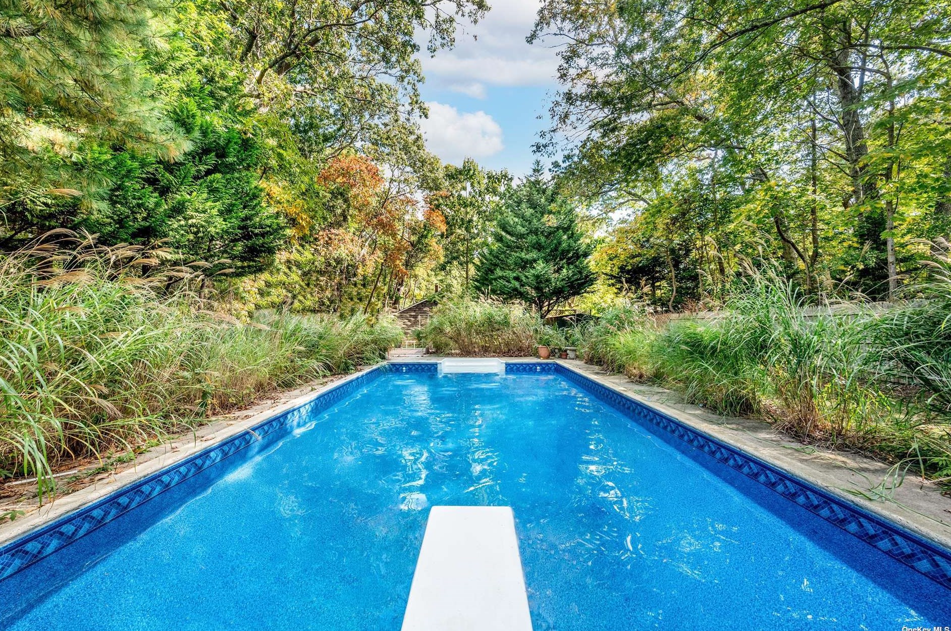 61 Jagger Ln, West Hampton NY  11977-1307 exterior