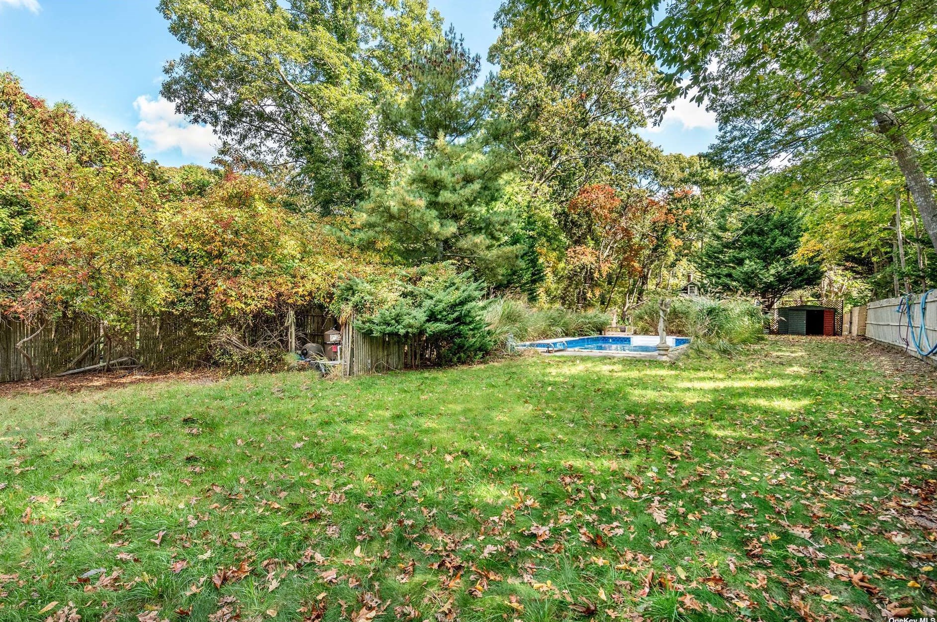61 Jagger Ln, West Hampton NY  11977-1307 exterior