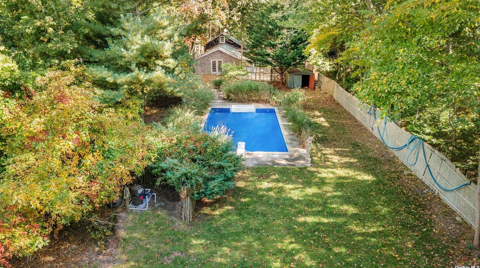 61 Jagger Ln, West Hampton NY  11977-1307 exterior