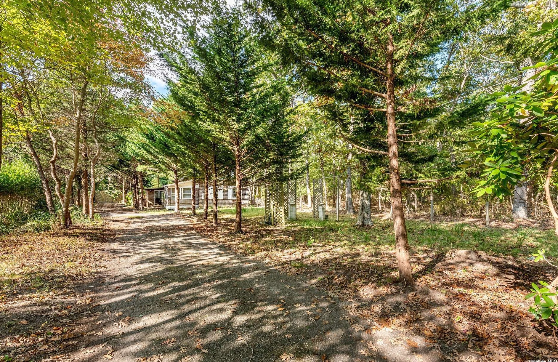 61 Jagger Ln, West Hampton NY  11977-1307 exterior