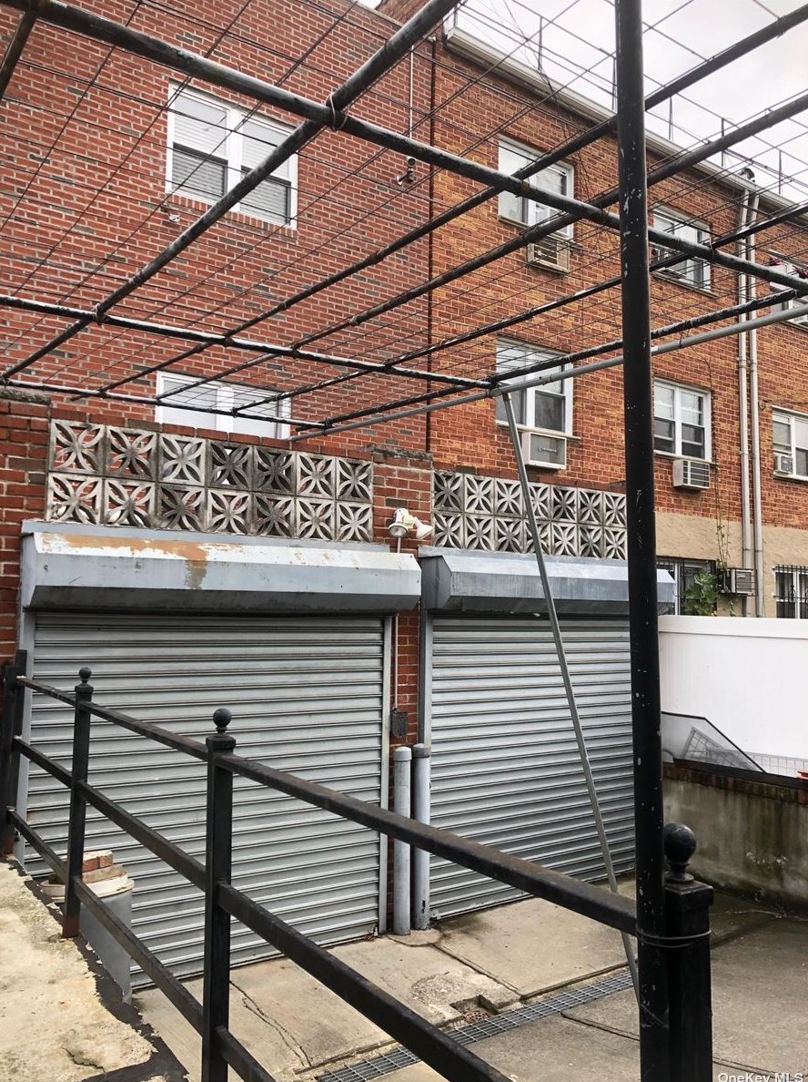 32-30 55th St, Flushing, NY 11377-1518