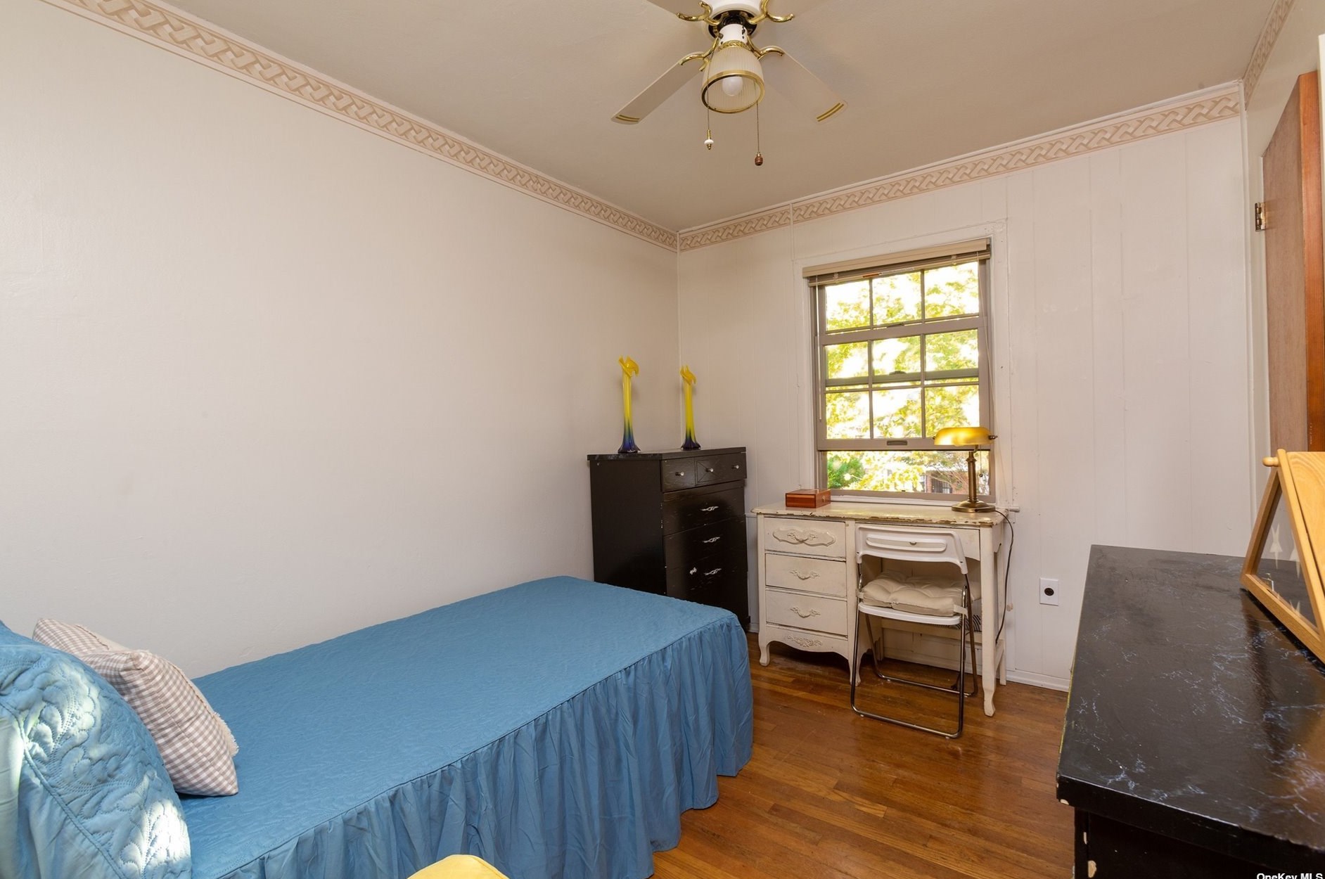 160-01 75th Ave, Flushing NY 11385-6137 exterior