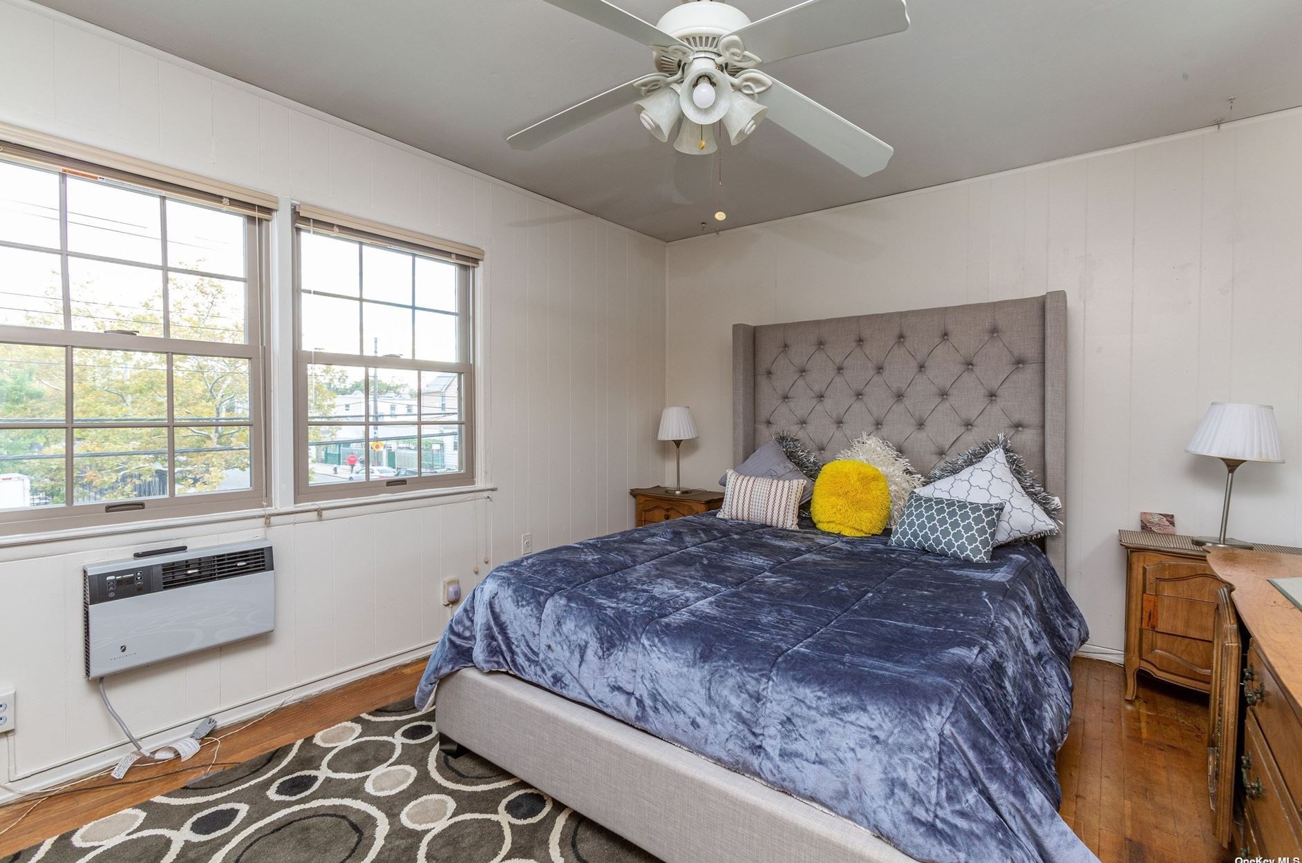 160-01 75th Ave, Flushing NY 11385-6137 exterior