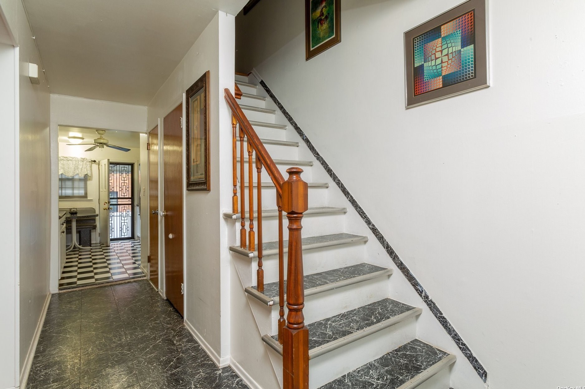 160-01 75th Ave, Flushing NY 11385-6137 exterior