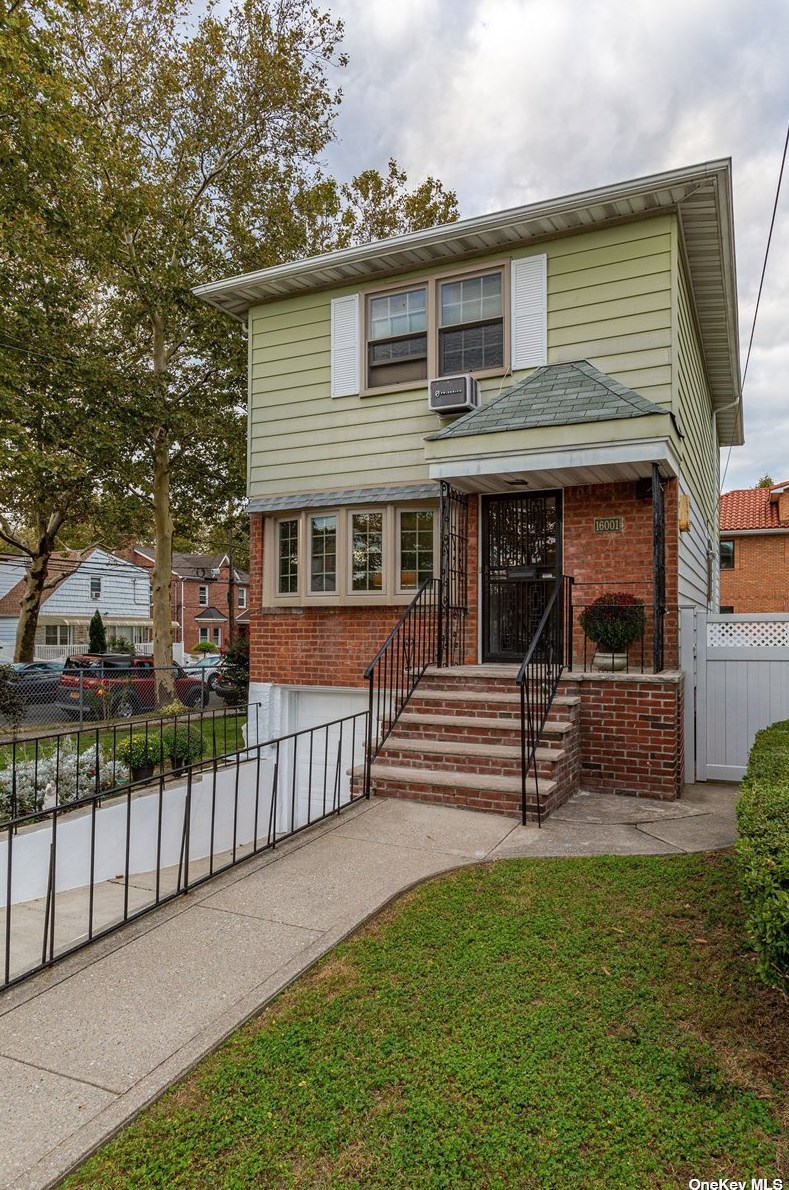 160-01 75th Ave, Flushing NY 11385-6137 exterior