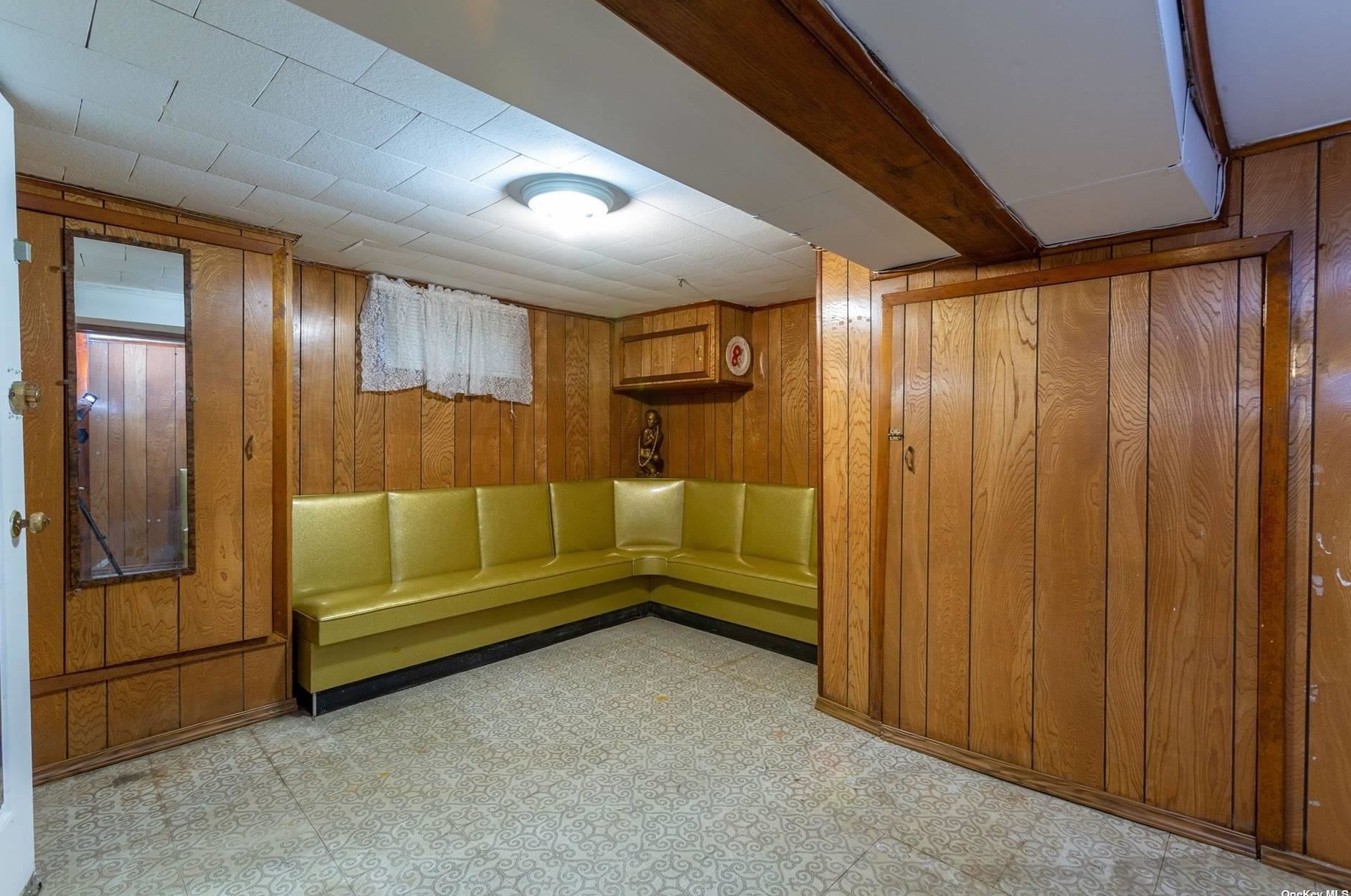 160-01 75th Ave, Flushing NY 11385-6137 exterior