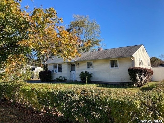 2803 Eagle Ave, Gordon Heights, NY 11763-1929