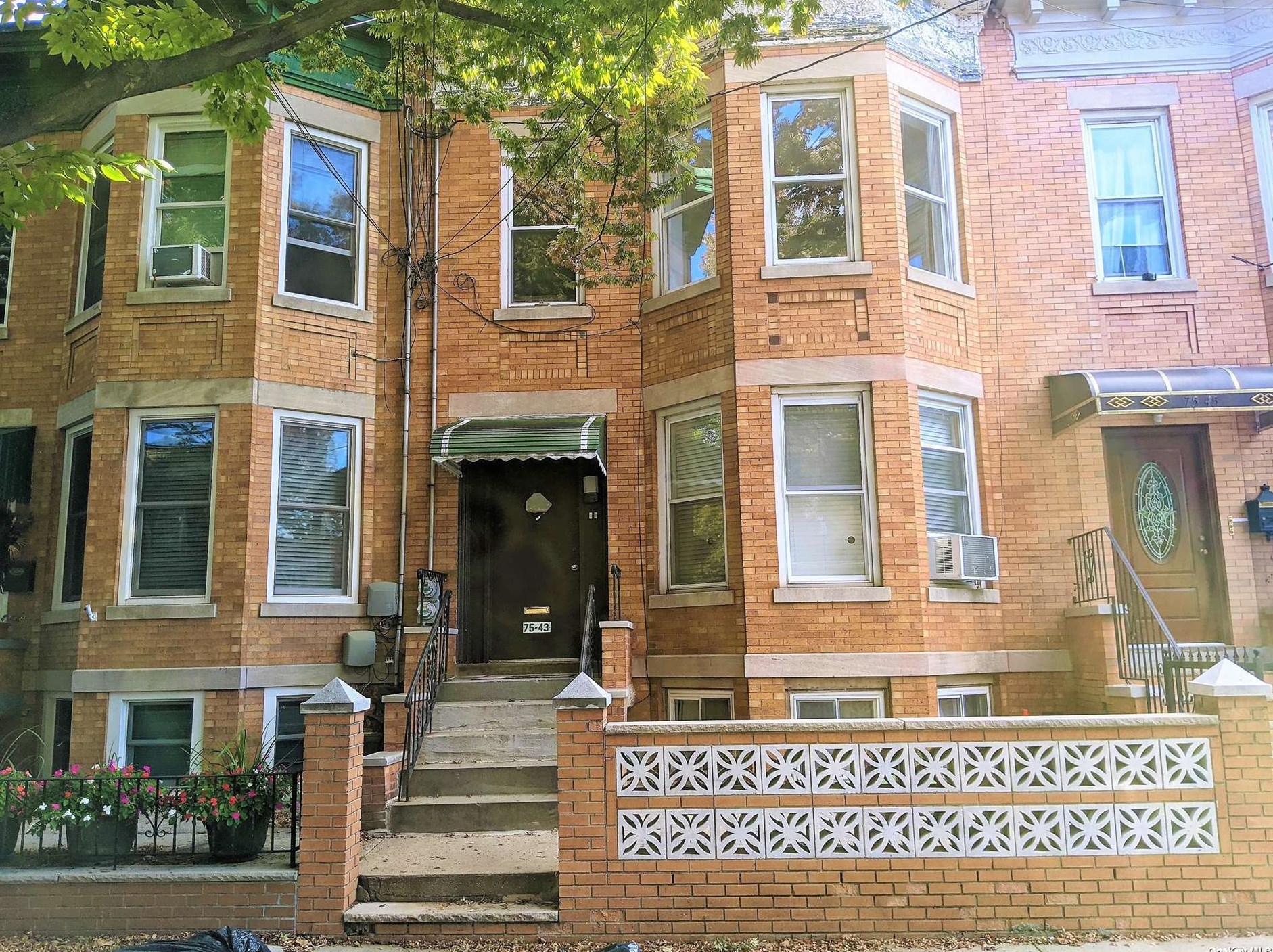 75-43 60th Ln, Flushing, NY 11385-3407