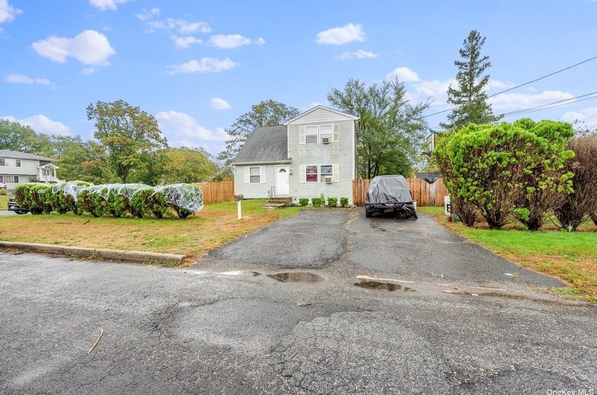 60 E Locust St, Central Islip, NY 11722