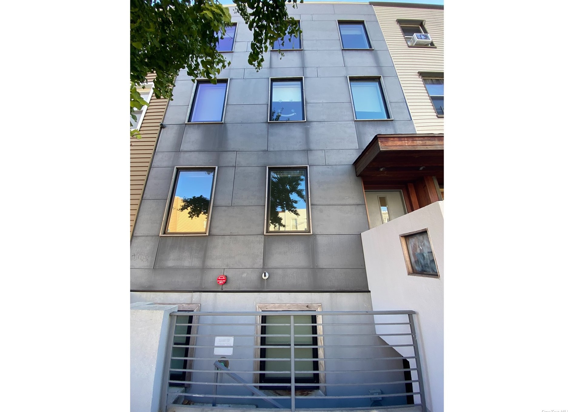 516 Lorimer St, Brooklyn, NY 11211-3513