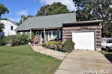 149 Le Grand St, Pine Air, NY 11717-1214