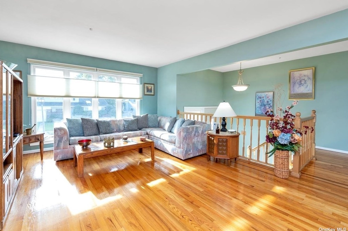 2169 Clover Ct, Hempstead, NY 11554-5126