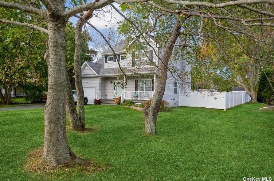 48 Sams Path, Rocky Point, NY 11778-8905