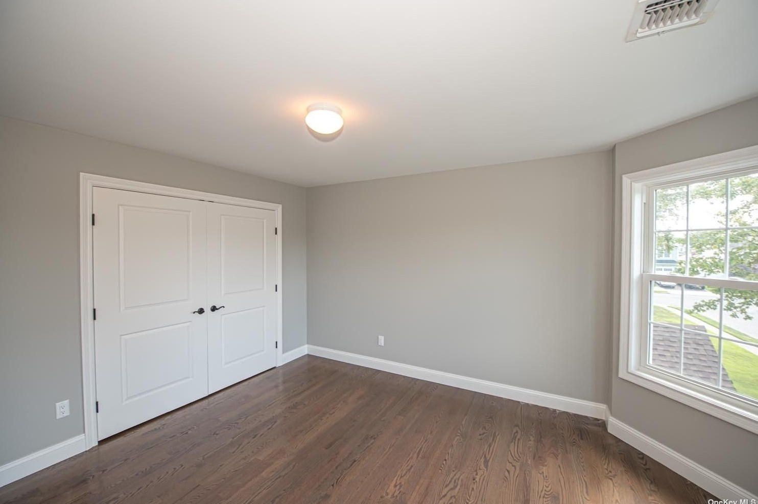 121 Candy Ln, Syosset NY  11791-4910 exterior