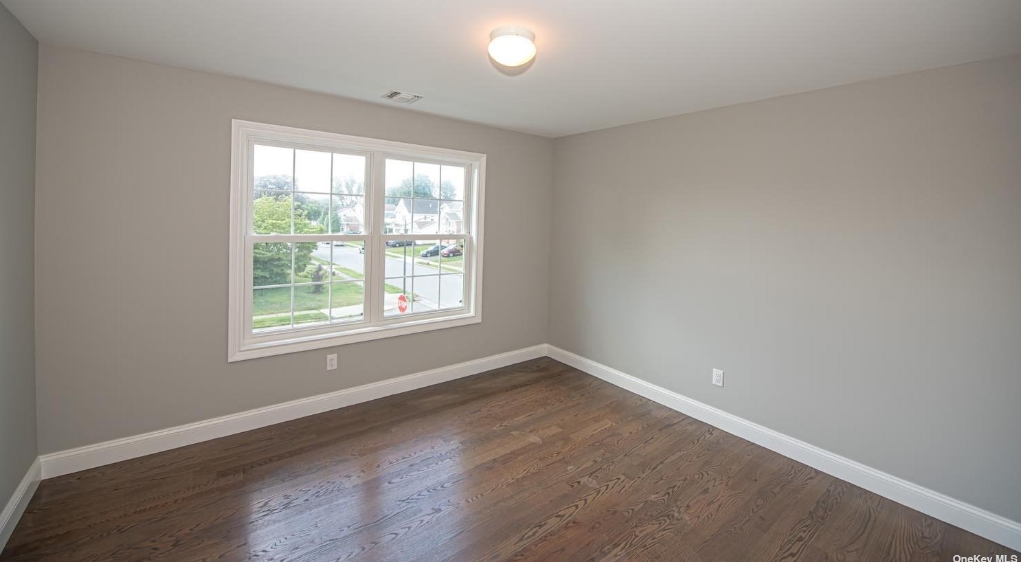 121 Candy Ln, Syosset NY  11791-4910 exterior