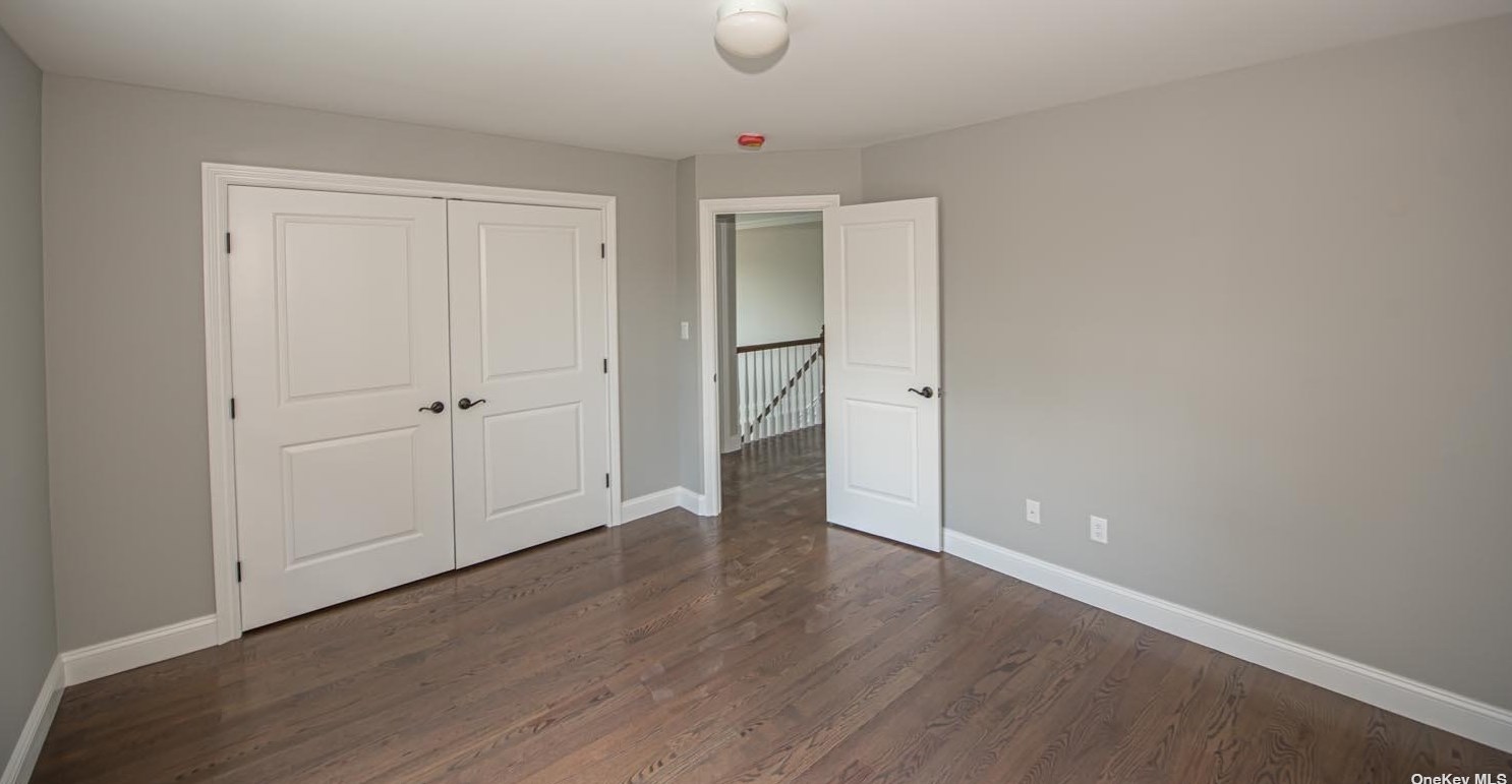 121 Candy Ln, Syosset NY  11791-4910 exterior