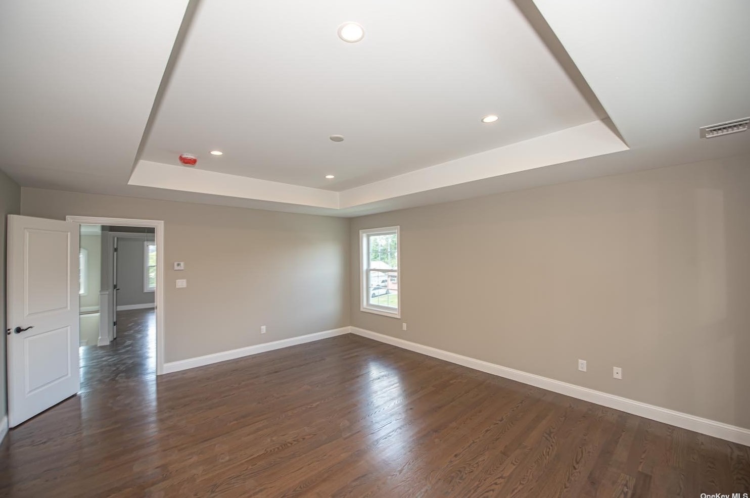 121 Candy Ln, Syosset NY  11791-4910 exterior