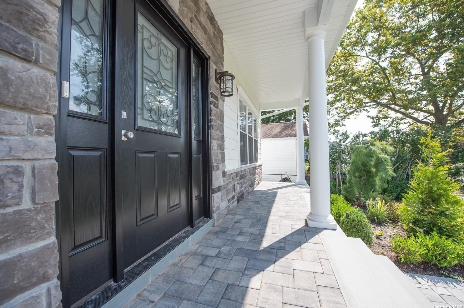 121 Candy Ln, Syosset, NY 11791-4911