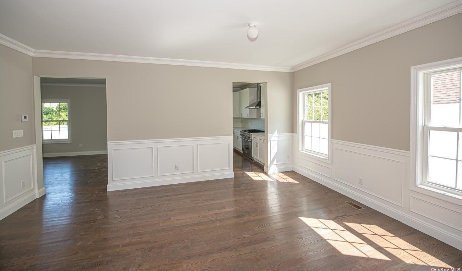 121 Candy Ln, Syosset NY  11791-4910 exterior