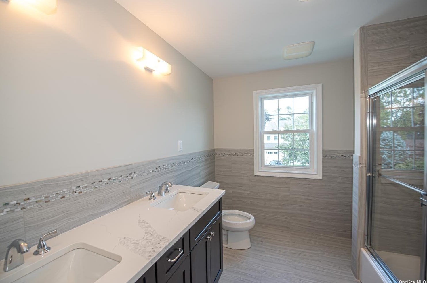 121 Candy Ln, Syosset NY  11791-4910 exterior