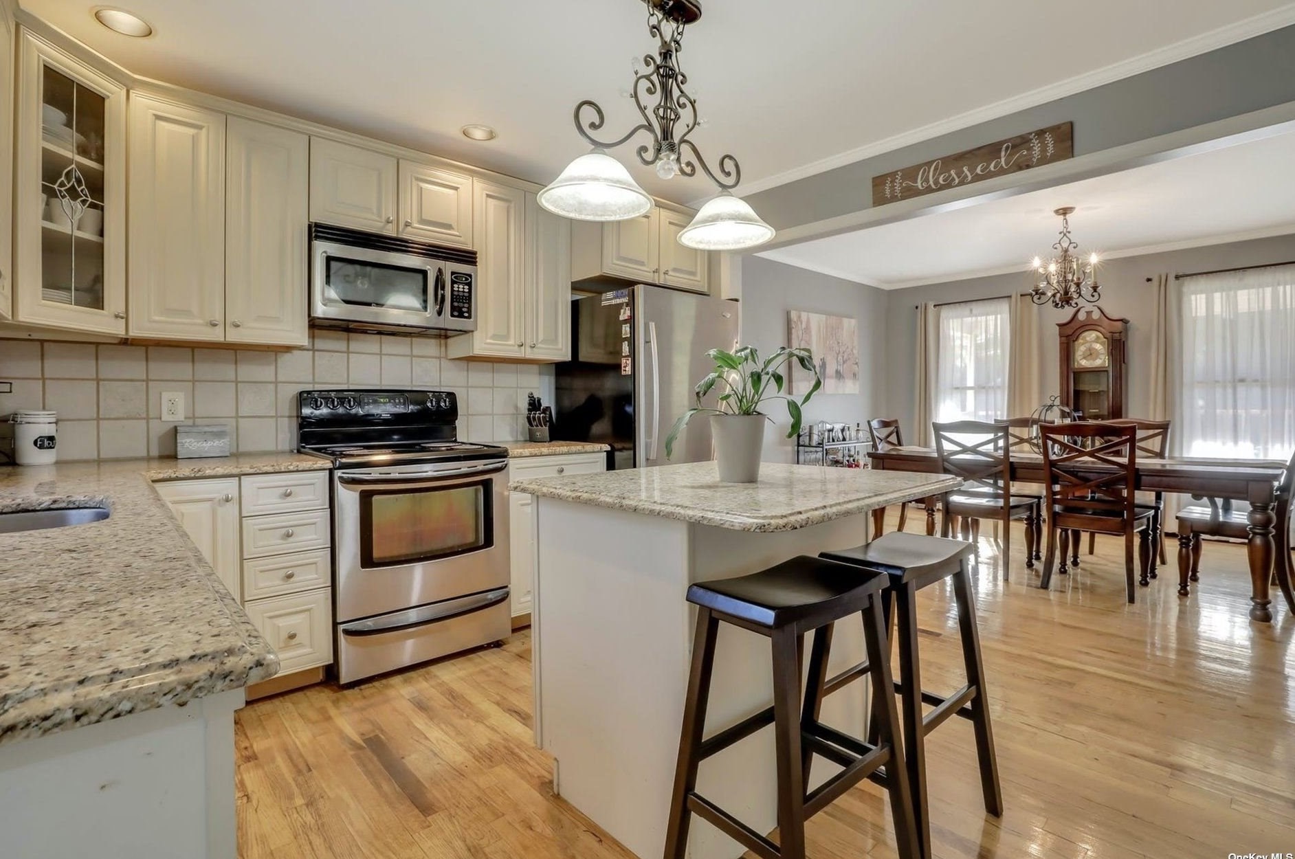 37 Stanley Dr, Smith Point NY 11967-4120 exterior