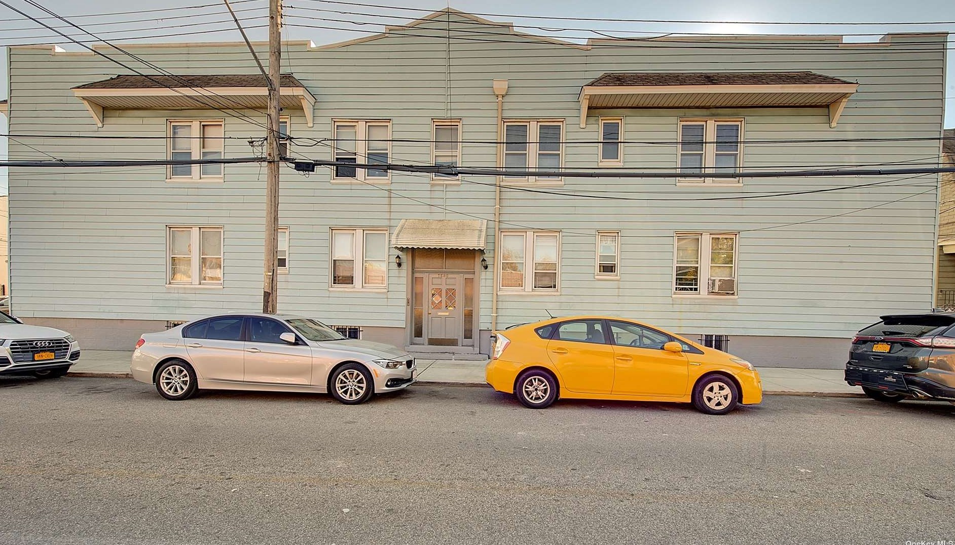 7840 68th Ave, Flushing, NY 11379-2835
