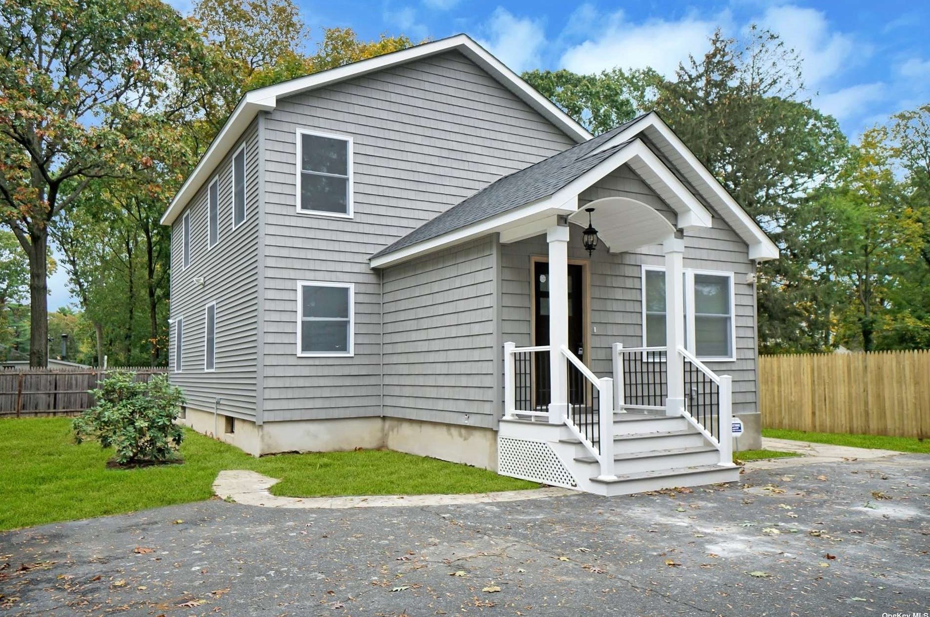57 Jefferson Ave, Pine Air, NY 11717-3200