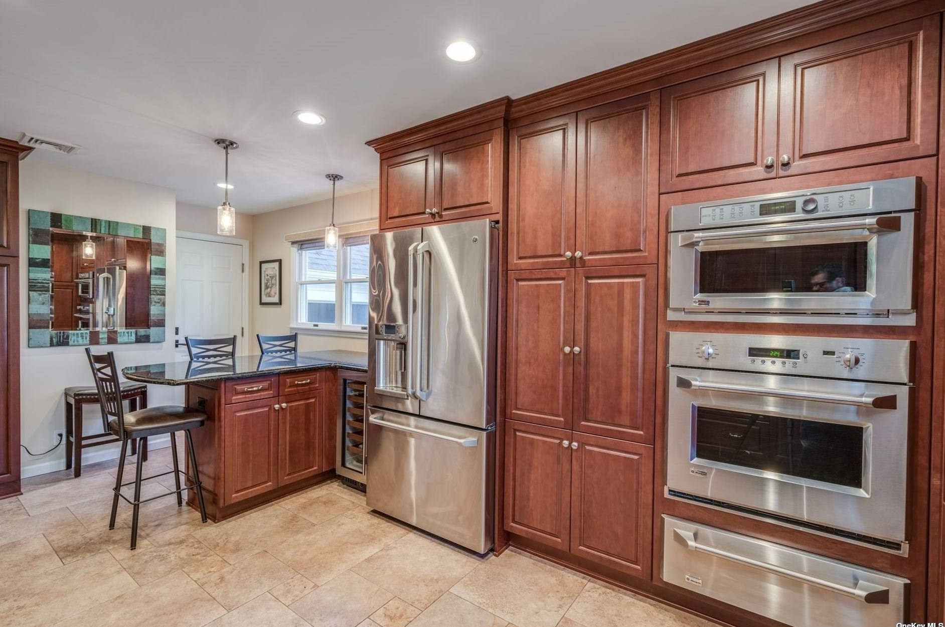 18 Briarcliff Pl, Hunt NY  11743-1826 exterior