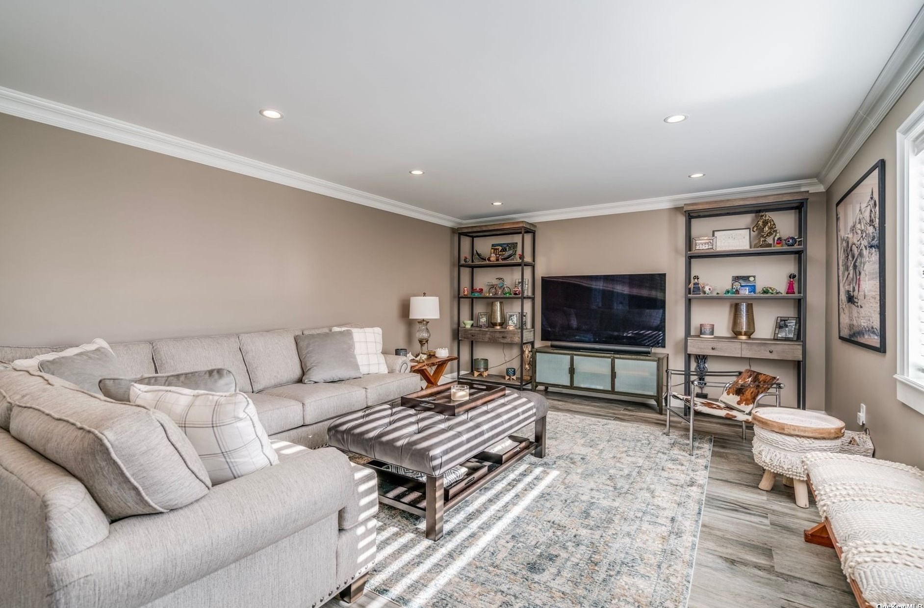 18 Briarcliff Pl, Hunt NY  11743-1826 exterior