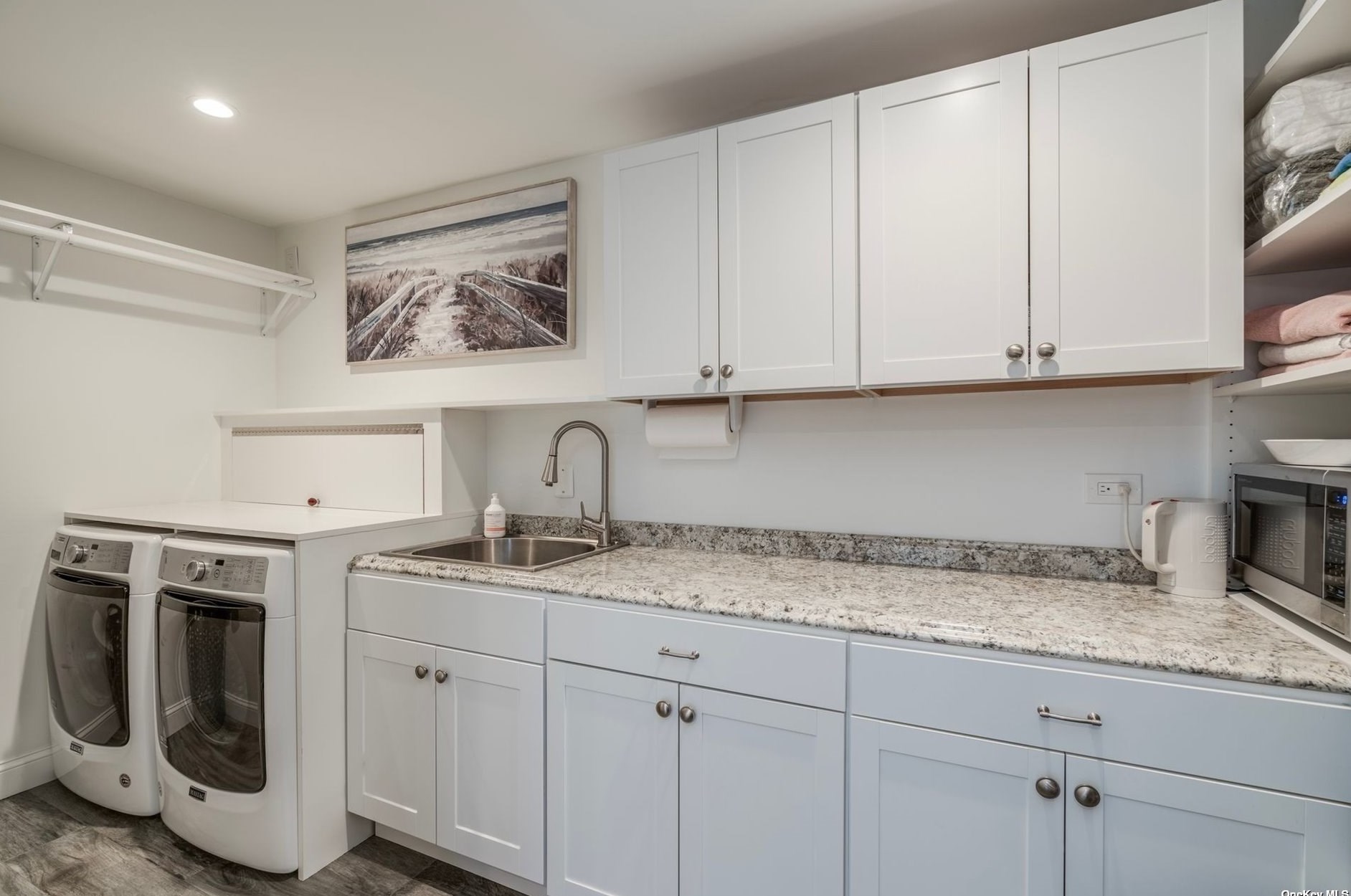 18 Briarcliff Pl, Hunt NY  11743-1826 exterior